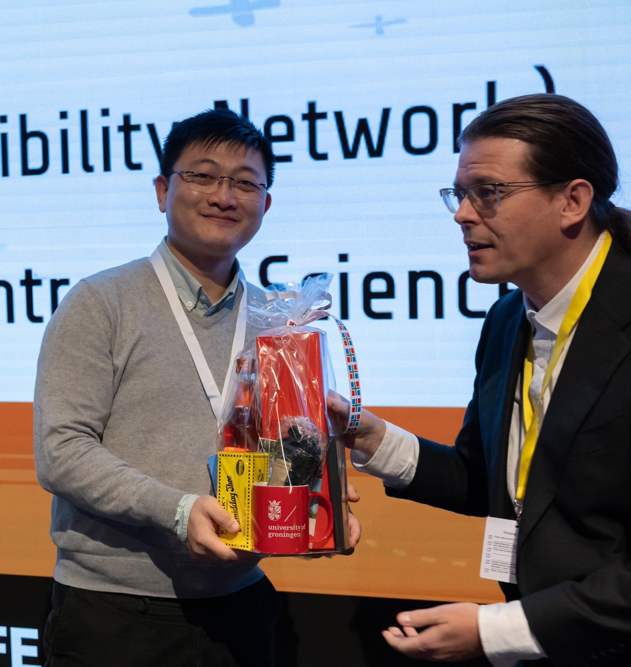 Shuai Wang receives his present